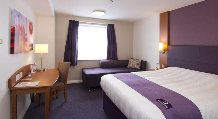 Premier Inn Chichester Ngoại thất bức ảnh