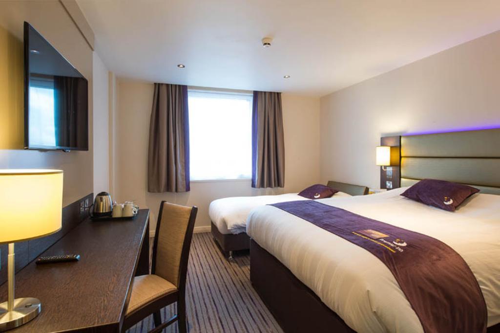 Premier Inn Chichester Ngoại thất bức ảnh