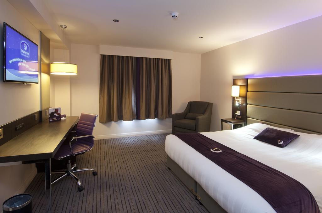 Premier Inn Chichester Ngoại thất bức ảnh