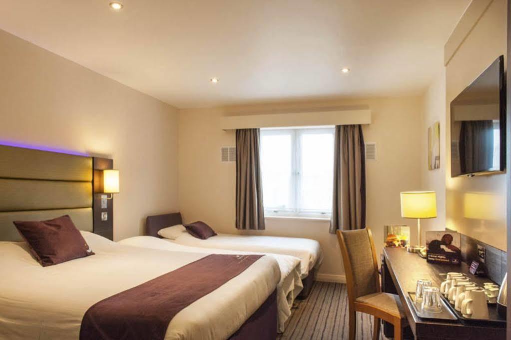 Premier Inn Chichester Ngoại thất bức ảnh